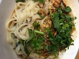 Hand-Cut Noodles with Donkey Meat and Fried Bread