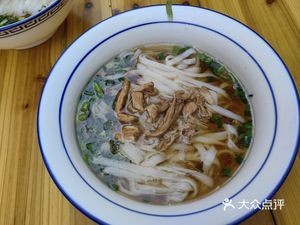 Liu Laosan: A Bowl of Noodles Made Me Fall in Love with the City (Xiahe Street Commercial City Store)