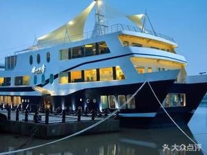 Waterborne Four Seasons Cruise Restaurant