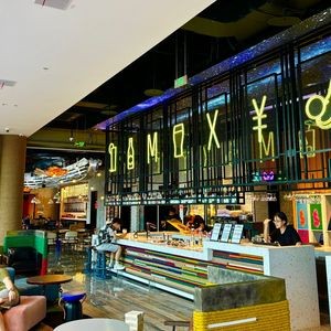 MOXY BAR