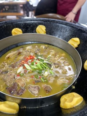 Jiu Men Zhai Stone Pot Fish & Clay Oven Chicken (Lundu Road Branch)