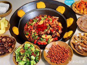 Guangtouqiang Stone Pot Fish & Firewood Chicken
