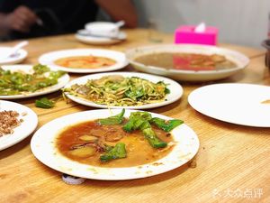 Northeast Specialties Restaurant (Luoyu East Road Branch)