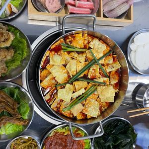 Suo Shang Tou Luosifen Hot Pot