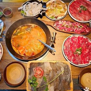 Guizhou Sour Beef Hot Pot (Meilinghu Branch)