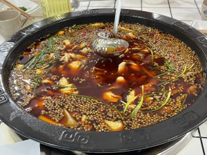 Friends Fresh菜 Hot Pot with Spicy Fish