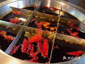 Lin Jiang Old Street Old Hot Pot (Jiang Feng Ya Zhu Store)