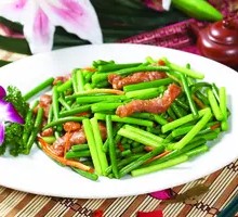 Sliced Pork with Garlic Shoots