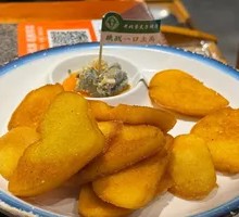Fried Steamed Bun Slices with Stinky Tofu