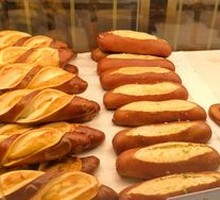 Garlic-Flavored Pretzel Bread