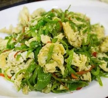 Stir-Fried Eggs with Green Peppers