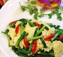 Stir-fried eggs with chives