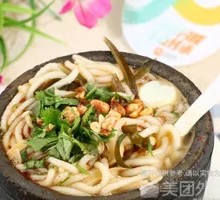 Single-serving Potatoes Noodles in Clay Pot
