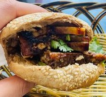 Braised Pork Belly in Flatbread