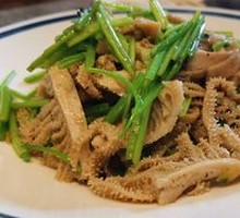 Stir-fried Scallion with Fish Balls