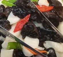 Black fungus stir-fried with yam