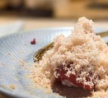 Snowy Tuna Sushi