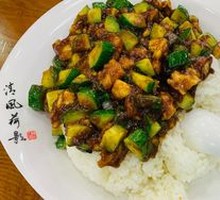 Sauce-Braised Chicken Rice Bowl