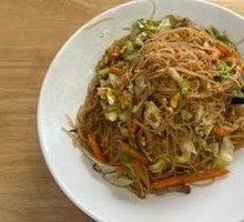 Egg and Pork Stir-Fried Rice Noodles
