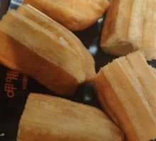 Old-style fried dough sticks