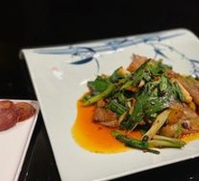 Stir-fried Pork with Garlic Shoots