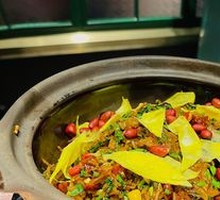 Clay Pot Glutinous Rice with Preserved Meats