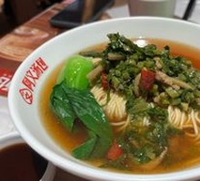 Pickled Cabbage and Pork Noodles