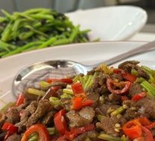 Stir-Fried Beef with Yellow Onion