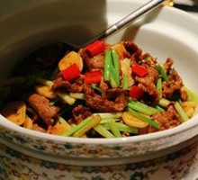 Stir-Fried Beef with Yellow Onion