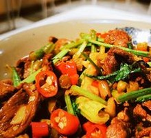Stir-Fried Beef with Yellow Onion