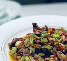 Sichuan-style Stir-fried Yellow Beef with Sauce