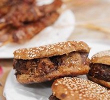 Braised flatbread with pig kidneys