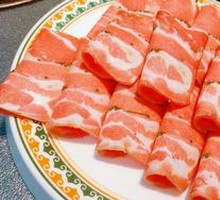 Goat Rolls with Sand Onion