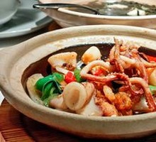 Stir-fried Chicken and Squid with Basil Sauce
