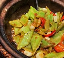 Stir-fried lettuce with sauce