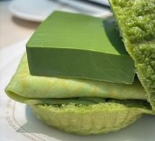 Matcha Milk Jelly Pineapple Bun