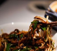 Stir-fried Eel Strips with Silver Shoots