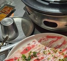 Sauce-Drenched Beef Rolls