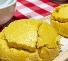 Yellow Steamed Dumplings