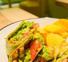 Marinated Beef Avocado Tomato Flatbread