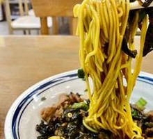 Cucumber Skin and Pork Stir-Fried Noodles