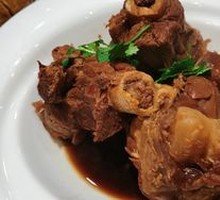 Braised Pork Knuckle with Soy Sauce Flavor