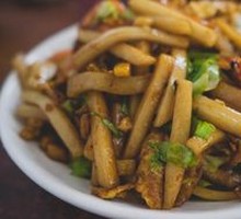 Stir-Fried Rice Noodles with Three Fresh Ingredients