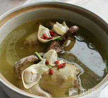 Braised Pigeon Soup in Original Pot