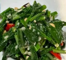 Stir-Fried Water Spinach with Garlic