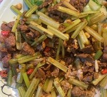 Stir-Fried Beef with Yellow Onion
