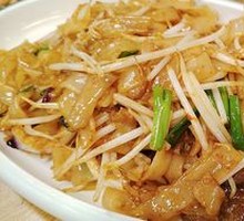 Stir-Fried Beef Rice Noodles