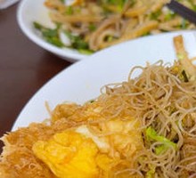 Stir-Fried Rice Noodles with Three Fresh Ingredients