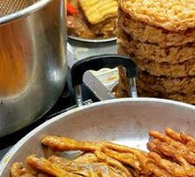 Golden Deep-Fried Egg Roll
