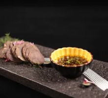 Braised Beef Tenderloin in Soy Sauce